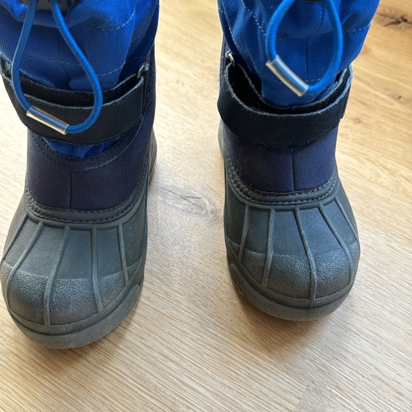 Columbia Unisex-Child Powderbug Plus Ii Snow Boot Collegiate Navy, Chili - Picture 5 of 11